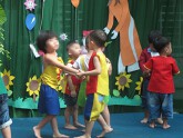 Nước mắt phụ huynh cầu xin cô cho con mình ở lại trường