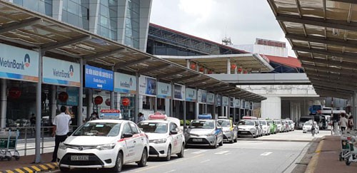 Grab sẽ gắn hộp đèn như taxi? - Ảnh 1. Grab sẽ gắn hộp đèn như taxi? - Ảnh 1.