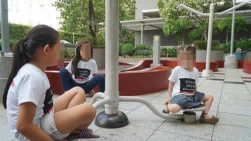 Dân Galaxy 9 mặc áo đồng phục lên án hành vi sàm sỡ bé gái - Ảnh 1. Dân Galaxy 9 mặc áo đồng phục lên án hành vi sàm sỡ bé gái - Ảnh 1.