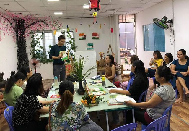 Nước mắt phụ huynh cầu xin cô cho con mình ở lại trường - Ảnh 2. Nước mắt phụ huynh cầu xin cô cho con mình ở lại trường - Ảnh 2.