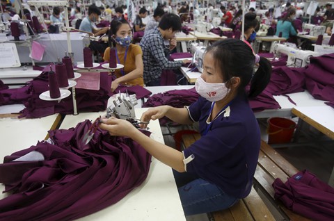 Công nhân may Việt Nam thường đối mặt tình trạng quấy rối tình dục - Ảnh 2.