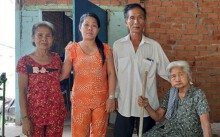 Vụ án oan suốt 40 năm: 'Mẹ của con không phải là kẻ cướp!'