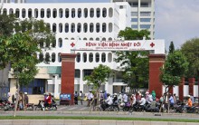 Vụ 10 người bị phơi nhiễm HIV ở Sài Gòn: Cố tình lây truyền HIV cho người khác có thể bị xử lý ra sao?