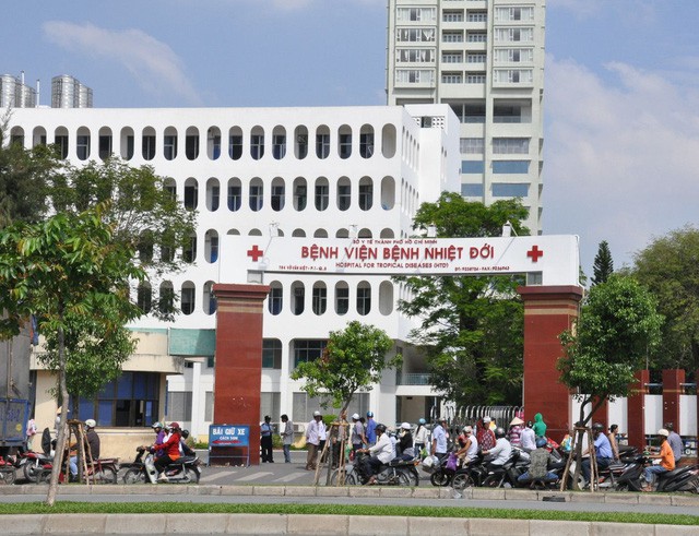 Vụ 10 người bị phơi nhiễm HIV ở Sài Gòn: Cố tình lây truyền HIV cho người khác có thể bị xử lý ra sao? - Ảnh 1.