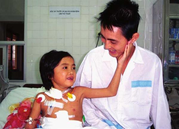 Gặp người đầu tiên được ghép gan ở Việt Nam: Khi cô bé thập tử nhất sinh ngày nào đã là thiếu nữ xinh đẹp - Ảnh 2.
