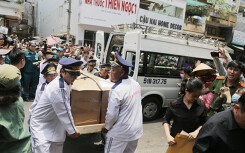 Thi hài nghệ sĩ Anh Vũ được đưa về chùa Ấn Quang làm lễ tụng kinh cầu siêu