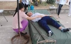 Học sinh lớp 6 bị cột nhảy cao ghim trúng đầu trong giờ thể dục