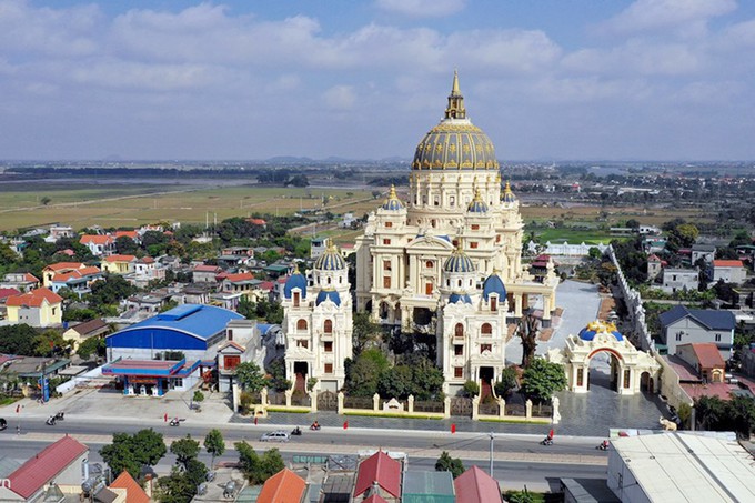 Lâu đài nghìn tỉ đồng của đại gia Ninh Bình - Ảnh 1. Lâu đài nghìn tỉ đồng của đại gia Ninh Bình - Ảnh 1.