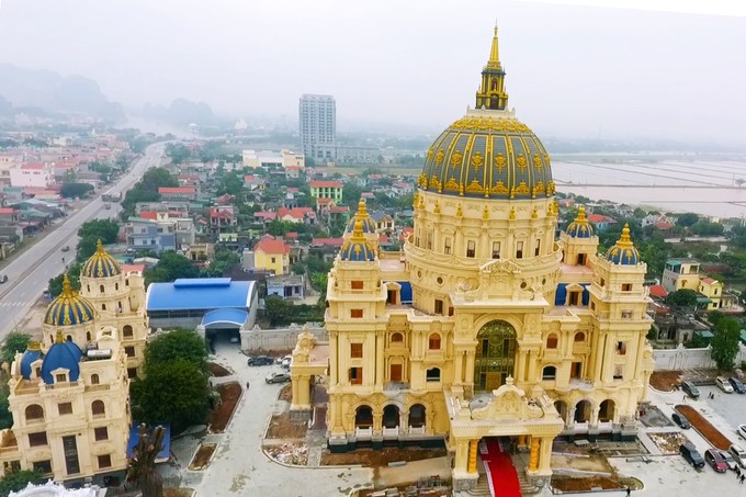 Lâu đài nghìn tỉ đồng của đại gia Ninh Bình - Ảnh 6. Lâu đài nghìn tỉ đồng của đại gia Ninh Bình - Ảnh 6.