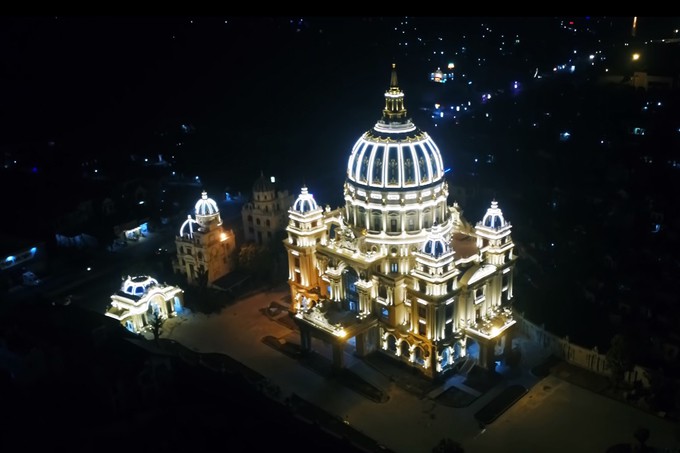 Lâu đài nghìn tỉ đồng của đại gia Ninh Bình - Ảnh 7. Lâu đài nghìn tỉ đồng của đại gia Ninh Bình - Ảnh 7.