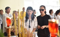 Nghệ sĩ Việt đau buồn khi tới viếng nghệ sĩ Lê Bình