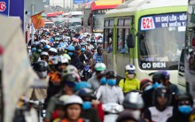Ngày cuối kì nghỉ lễ: Người dân ùn ùn đổ về TP HCM