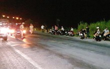 Hơn 100 thanh niên đua xe trên đường Xuyên Á