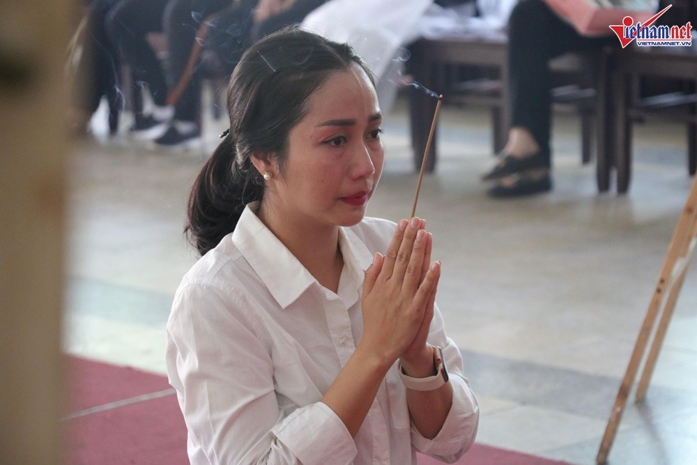 Sức khỏe Mai Phương bất ổn, mặt bị sưng phù không thể đến viếng Lê Bình - Ảnh 3.