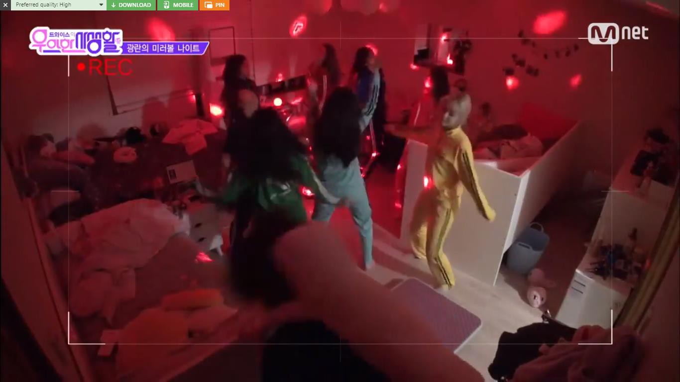 4 nhóm nhạc nổi tiếng Kpop vẫn sống chung một nhà dù sở hữu thu nhập khủng - Ảnh 12. 4 nhóm nhạc nổi tiếng Kpop vẫn sống chung một nhà dù sở hữu thu nhập khủng - Ảnh 12.