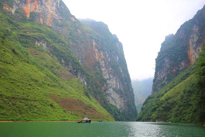Hành trình khám phá Tu Sản - hẻm vực kỳ vĩ nhất Đông Nam Á - Ảnh 3.