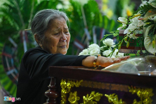 Ngô Thanh Vân, Đại Nghĩa bật khóc khi đến viếng nghệ sĩ Lê Bình - Ảnh 5. Ngô Thanh Vân, Đại Nghĩa bật khóc khi đến viếng nghệ sĩ Lê Bình - Ảnh 5.