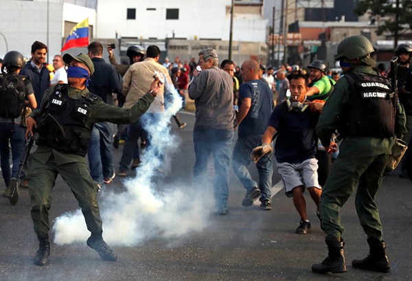 Đảo chính ở Venezuela, Mỹ nói Nga ngăn Maduro rời đất nước đến Cuba - Ảnh 2. Đảo chính ở Venezuela, Mỹ nói Nga ngăn Maduro rời đất nước đến Cuba - Ảnh 2.