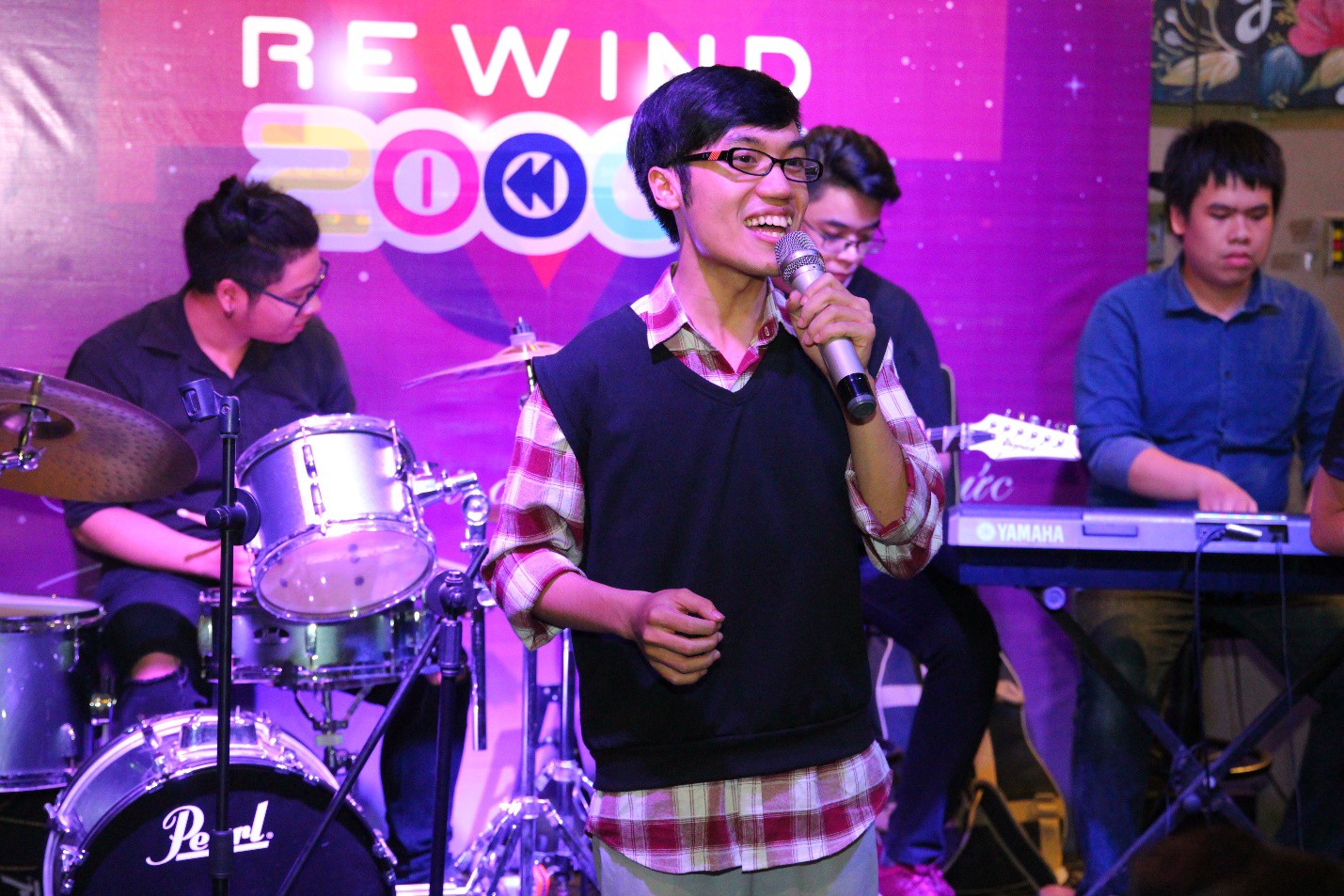 9x đời đầu vỡ òa cảm xúc trong đêm nhạc Rewind 2000s – Những giai điệu làm nên ký ức - Ảnh 10. 9x đời đầu vỡ òa cảm xúc trong đêm nhạc Rewind 2000s – Những giai điệu làm nên ký ức - Ảnh 10.