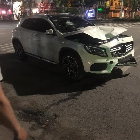 Tông chết 2 người ở hầm Kim Liên, tài xế Mercedes lòng vòng tìm biển bị rơi - Ảnh 2.