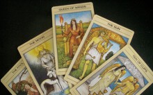 Tử vi hôm nay (10/5) qua lá bài Tarot: Một ngày để thở