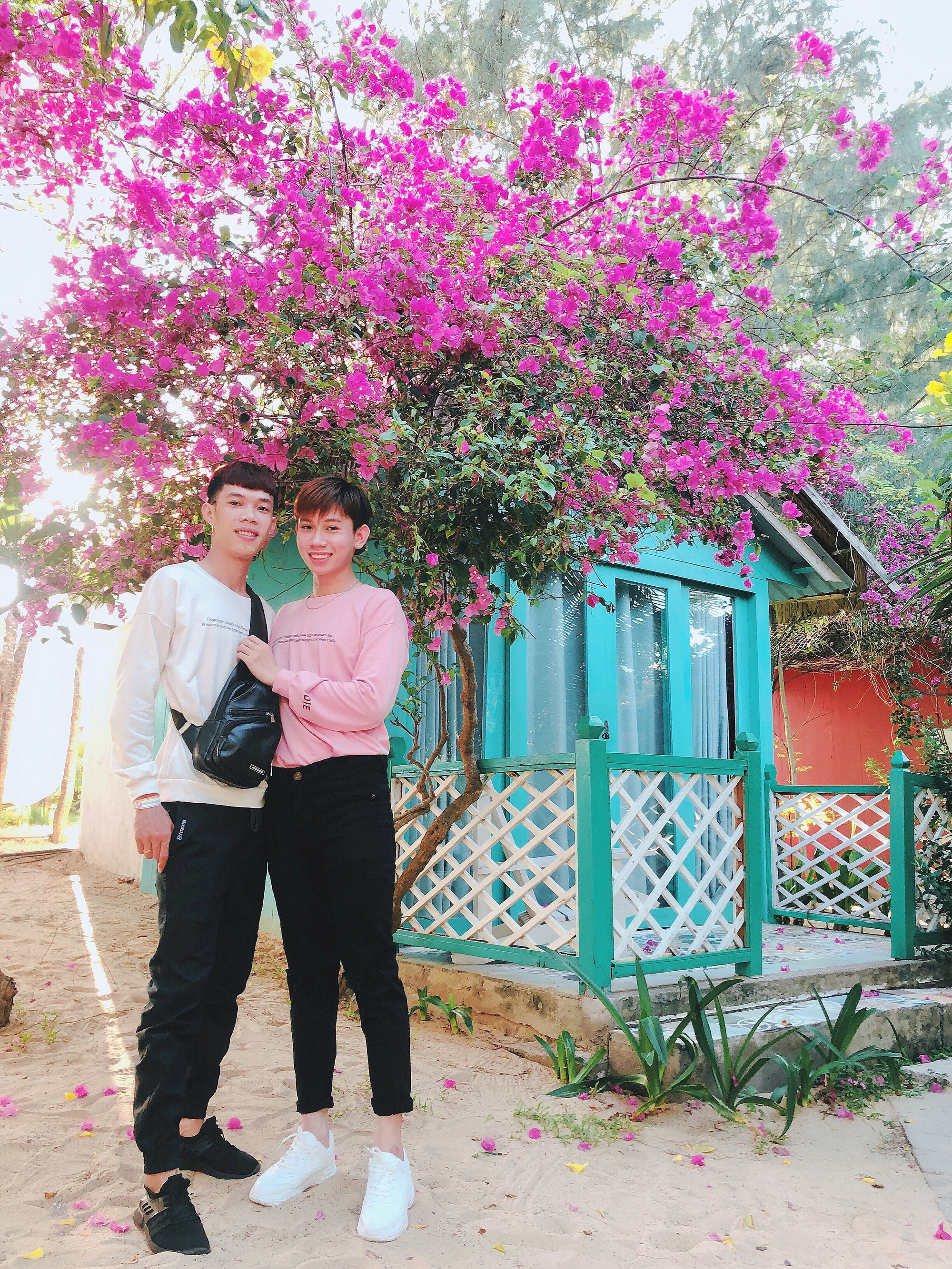 Cặp đôi đồng tính gây sốt với bộ ảnh đẹp như hoa cùng những khoảnh khắc ngọt ngào - Ảnh 1. Cặp đôi đồng tính gây sốt với bộ ảnh đẹp như hoa cùng những khoảnh khắc ngọt ngào - Ảnh 1.