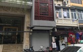 Sau hai năm đóng cửa, cửa hàng KhaiSilk tu sửa, gỡ biển hiệu