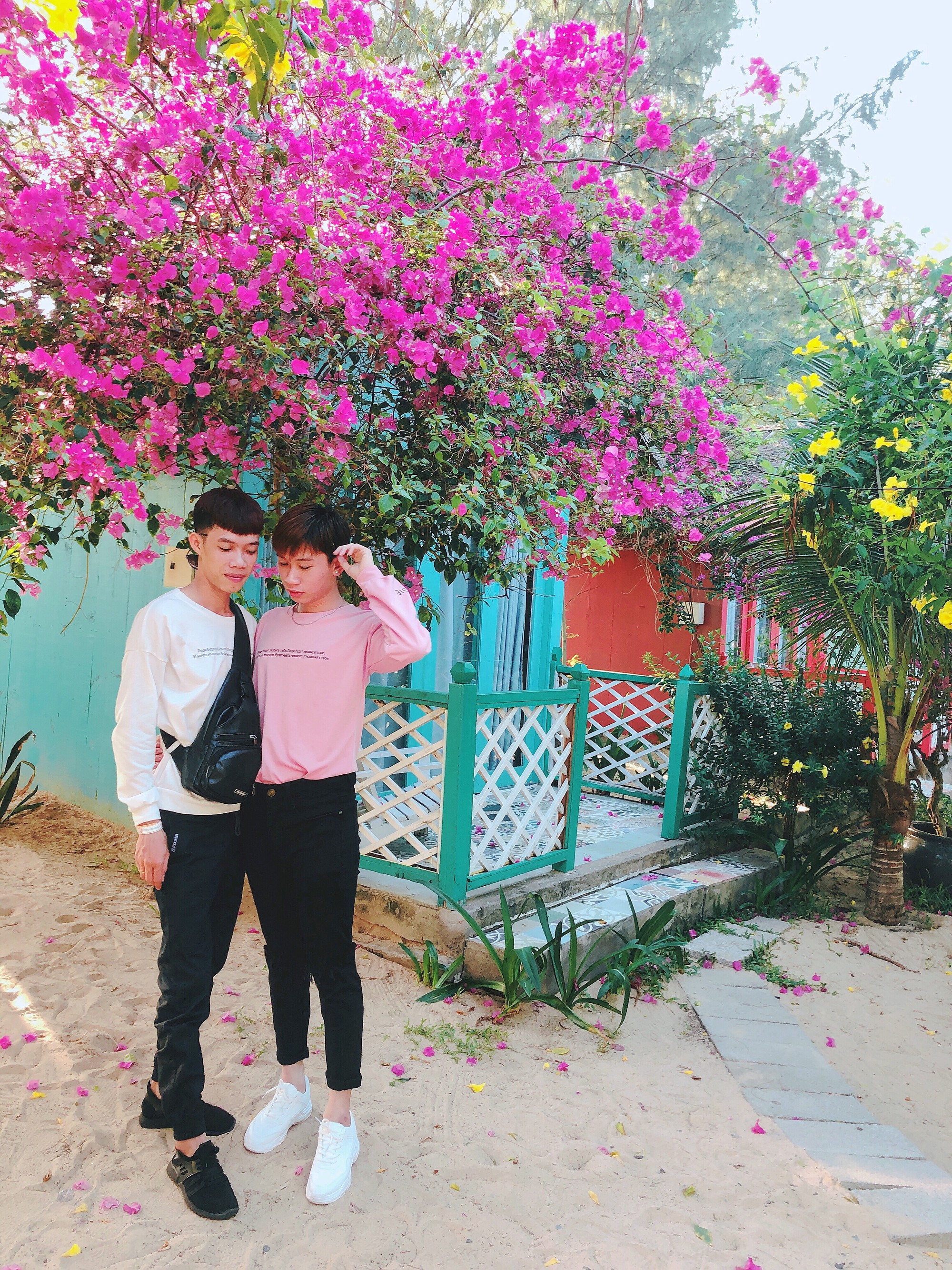 Cặp đôi đồng tính gây sốt với bộ ảnh đẹp như hoa cùng những khoảnh khắc ngọt ngào - Ảnh 3. Cặp đôi đồng tính gây sốt với bộ ảnh đẹp như hoa cùng những khoảnh khắc ngọt ngào - Ảnh 3.