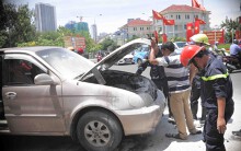 Nha Trang: Nhiều du khách hoảng sợ vì xe ô tô bất ngờ bốc cháy gần nhà thờ đá