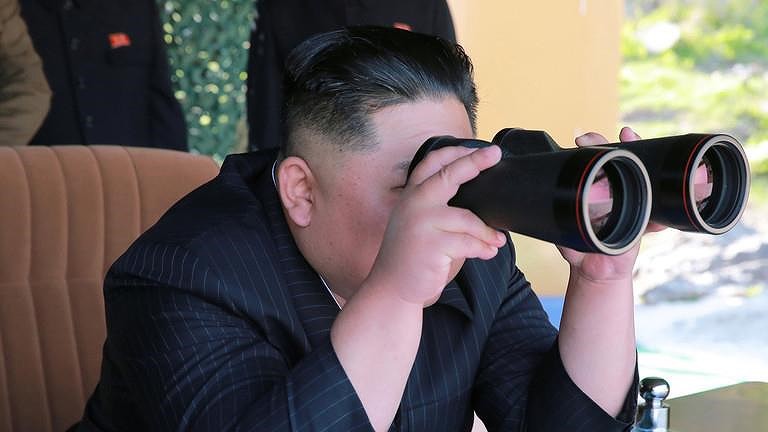 Ông Kim Jong-un lệnh diễn tập tấn công tầm xa - Ảnh 1. Ông Kim Jong-un lệnh diễn tập tấn công tầm xa - Ảnh 1.