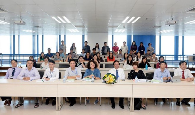 Bộ GD&ĐT lên tiếng về giáo sư phải đi học nghiệp vụ sư phạm - Ảnh 1.