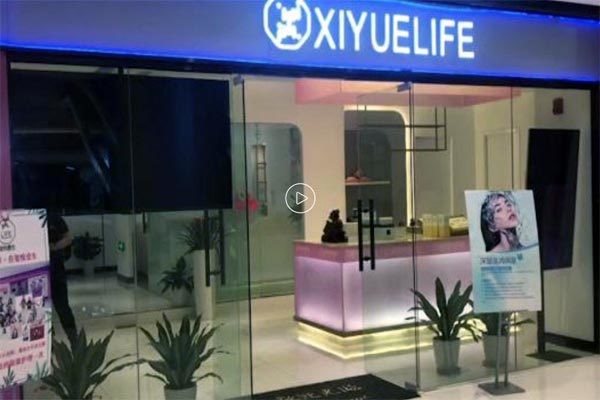 Khỏa thân massage, nữ khách hốt hoảng phát hiện bị livestream  - Ảnh 1.