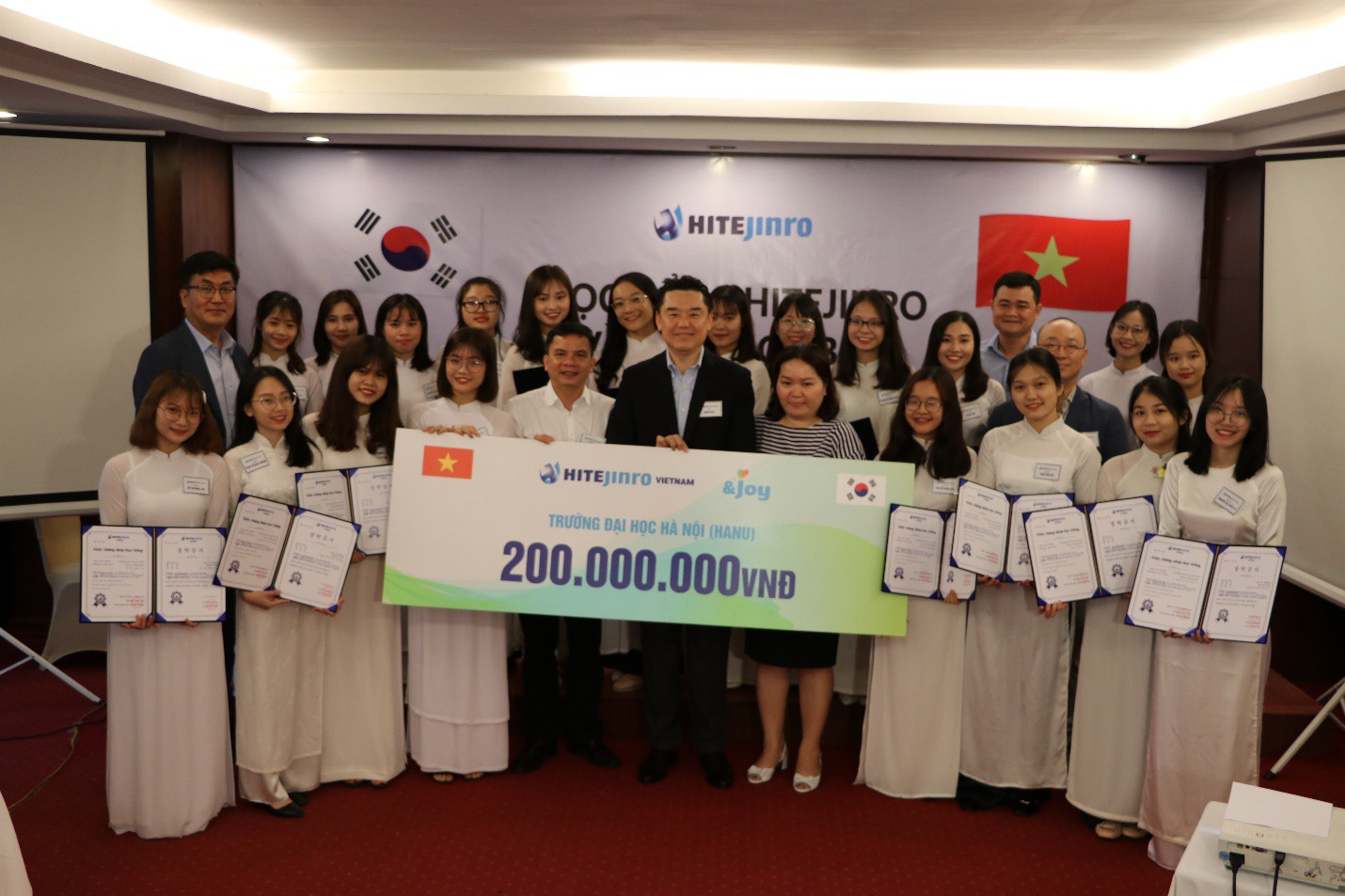 Những nữ sinh xinh xắn sở hữu học bổng Hitejinro 2019: Người yêu văn hóa xứ Hàn, người mê thần tượng Kpop - Ảnh 1. Những nữ sinh xinh xắn sở hữu học bổng Hitejinro 2019: Người yêu văn hóa xứ Hàn, người mê thần tượng Kpop - Ảnh 1.