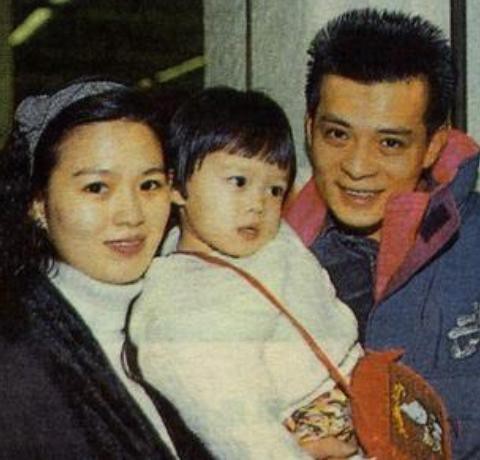 Tài tử TVB Huỳnh Nhật Hoa: Đánh đổi sự nghiệp, bán hết gia sản đổi lấy sức khỏe cho bà xã bị ung thư - Ảnh 6. Tài tử TVB Huỳnh Nhật Hoa: Đánh đổi sự nghiệp, bán hết gia sản đổi lấy sức khỏe cho bà xã bị ung thư - Ảnh 6.