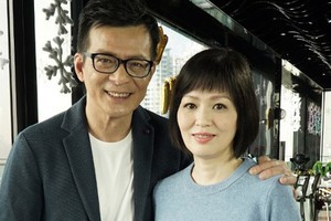 Tài tử TVB Huỳnh Nhật Hoa: Đánh đổi sự nghiệp, bán hết gia sản đổi lấy sức khỏe cho bà xã bị ung thư - Ảnh 7. Tài tử TVB Huỳnh Nhật Hoa: Đánh đổi sự nghiệp, bán hết gia sản đổi lấy sức khỏe cho bà xã bị ung thư - Ảnh 7.