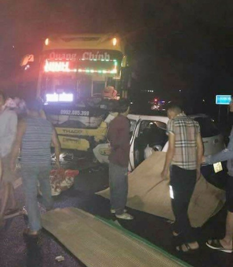 Quảng Ninh: Taxi đối đầu trực diện xe khách khiến 5 người thương vong - Ảnh 1.