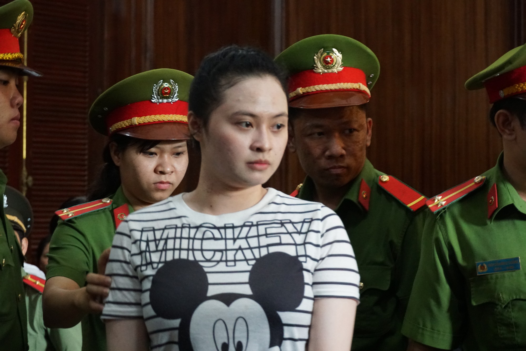 5 điểm nổi bật trong phiên xử Văn Kính Dương cùng người tình hotgirl Ngọc Miu - Ảnh 1. 5 điểm nổi bật trong phiên xử Văn Kính Dương cùng người tình hotgirl Ngọc Miu - Ảnh 1.