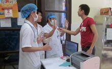Khởi tố nhóm người đánh bác sỹ tại bệnh viện ở Nghệ An
