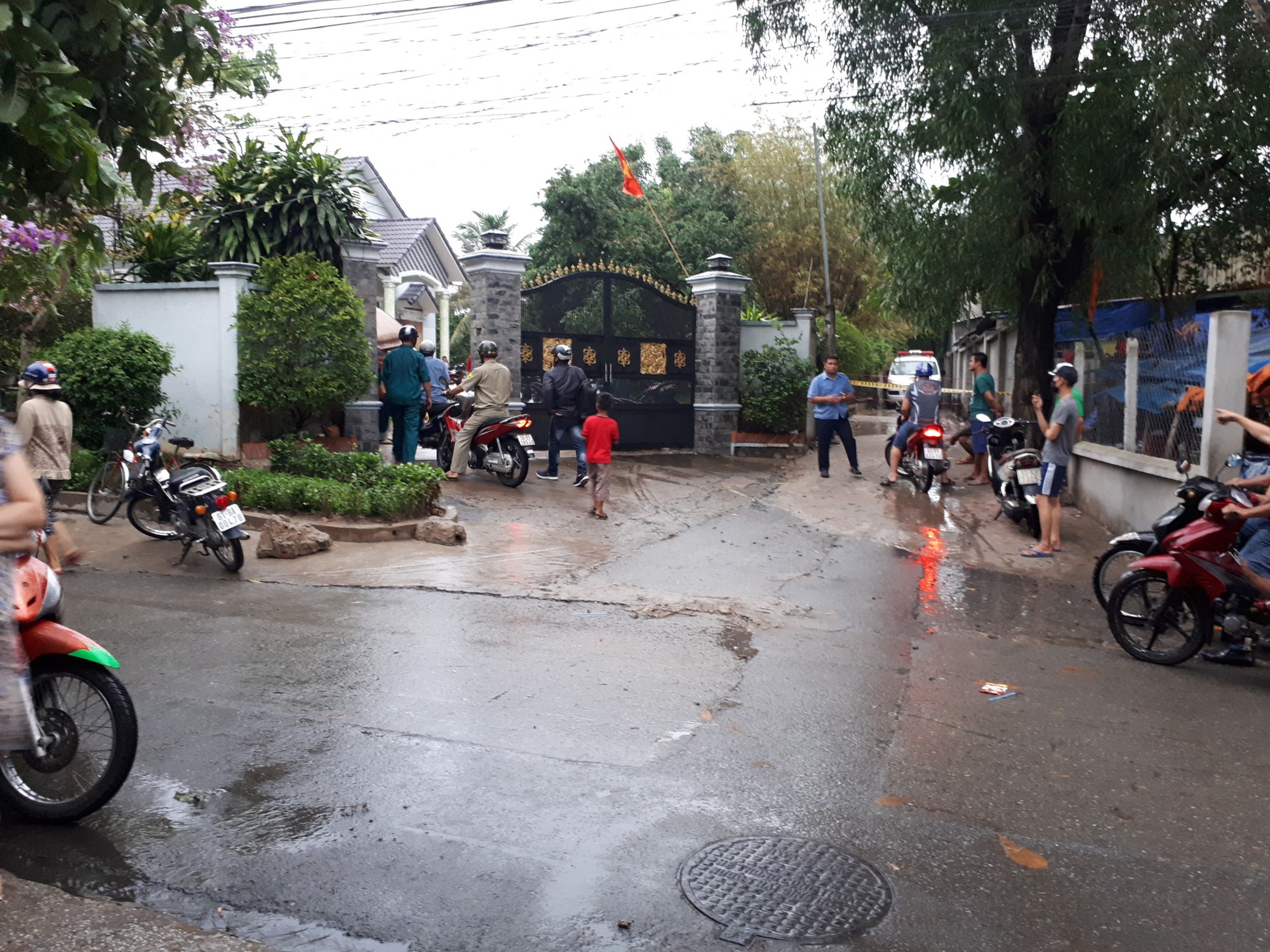 Hiện trường nghi án chủ nhà trọ 80 tuổi bị sát hại cướp tài sản - Ảnh 4. Hiện trường nghi án chủ nhà trọ 80 tuổi bị sát hại cướp tài sản - Ảnh 4.