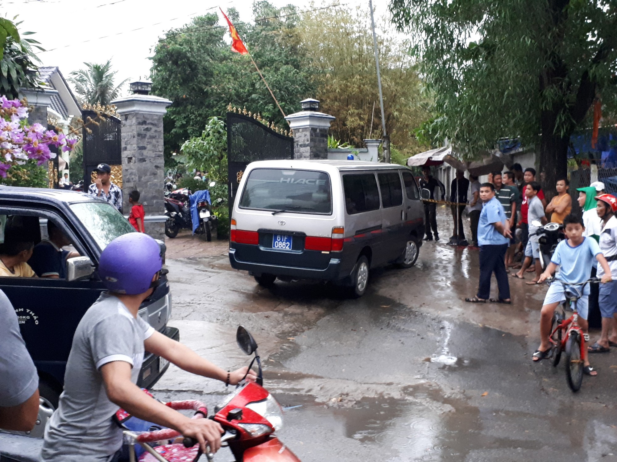 Hiện trường nghi án chủ nhà trọ 80 tuổi bị sát hại cướp tài sản - Ảnh 7. Hiện trường nghi án chủ nhà trọ 80 tuổi bị sát hại cướp tài sản - Ảnh 7.