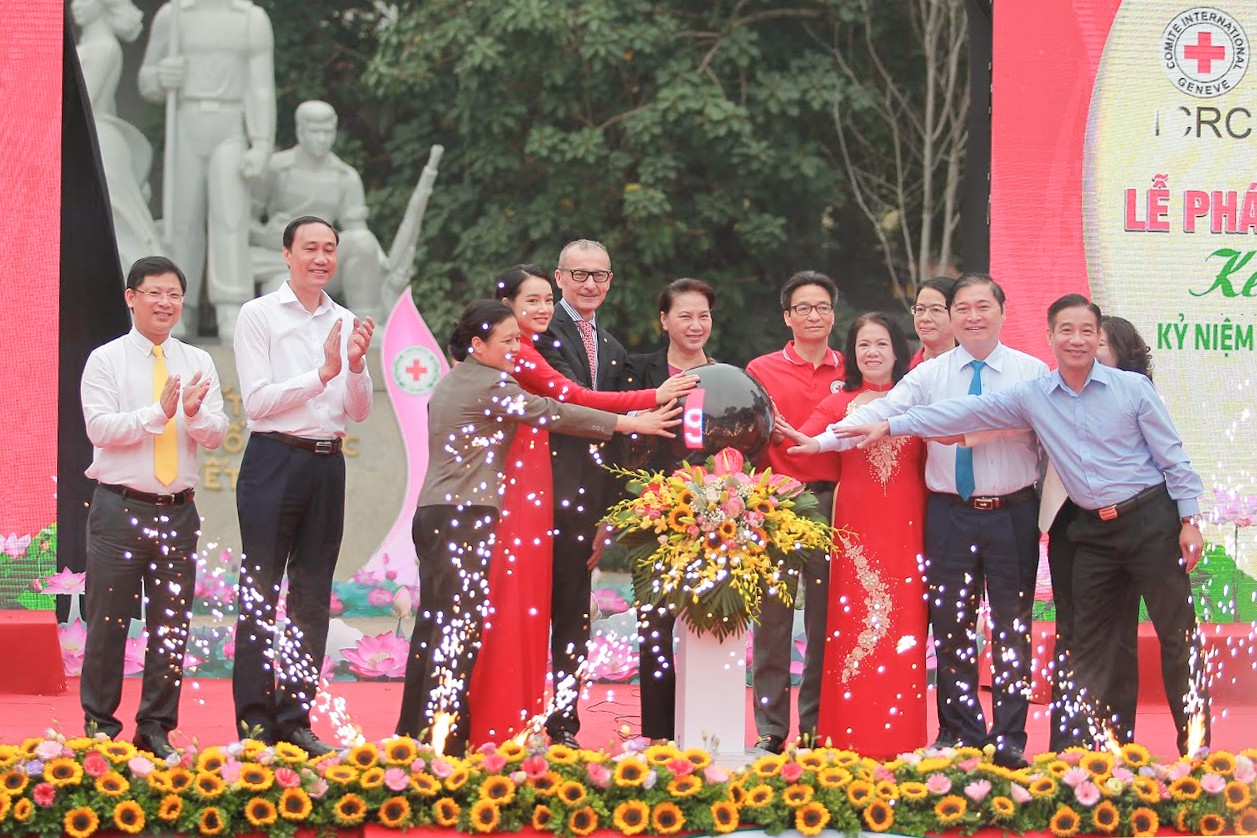 Nhã Phương vinh dự trở thành đại sứ của tháng Nhân đạo Quốc gia - Ảnh 7. Nhã Phương vinh dự trở thành đại sứ của tháng Nhân đạo Quốc gia - Ảnh 7.