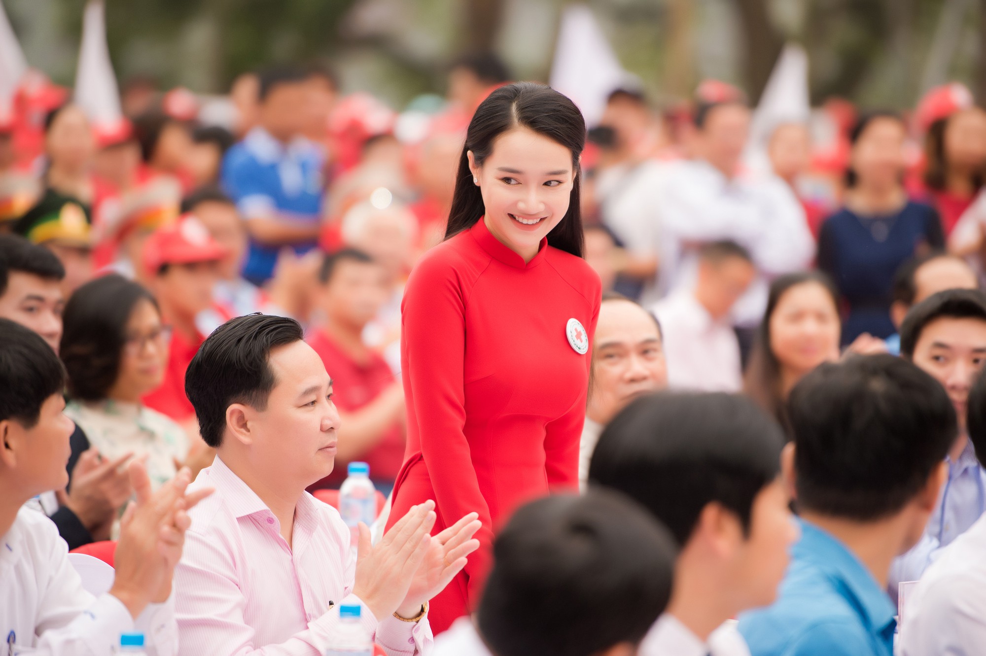 Nhã Phương vinh dự trở thành đại sứ của tháng Nhân đạo Quốc gia - Ảnh 8. Nhã Phương vinh dự trở thành đại sứ của tháng Nhân đạo Quốc gia - Ảnh 8.
