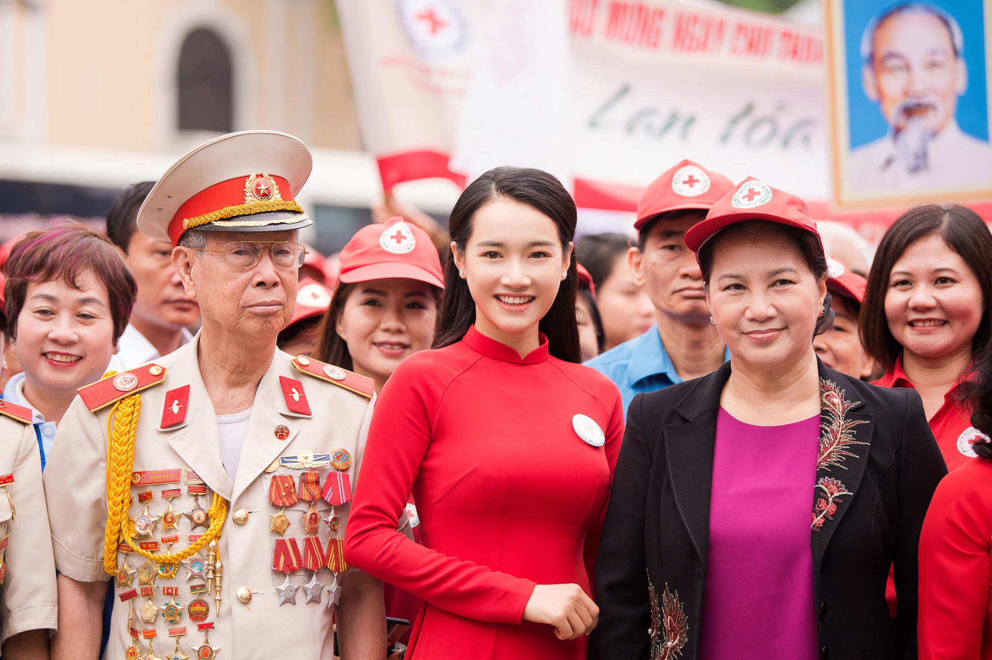 Nhã Phương vinh dự trở thành đại sứ của tháng Nhân đạo Quốc gia - Ảnh 4. Nhã Phương vinh dự trở thành đại sứ của tháng Nhân đạo Quốc gia - Ảnh 4.