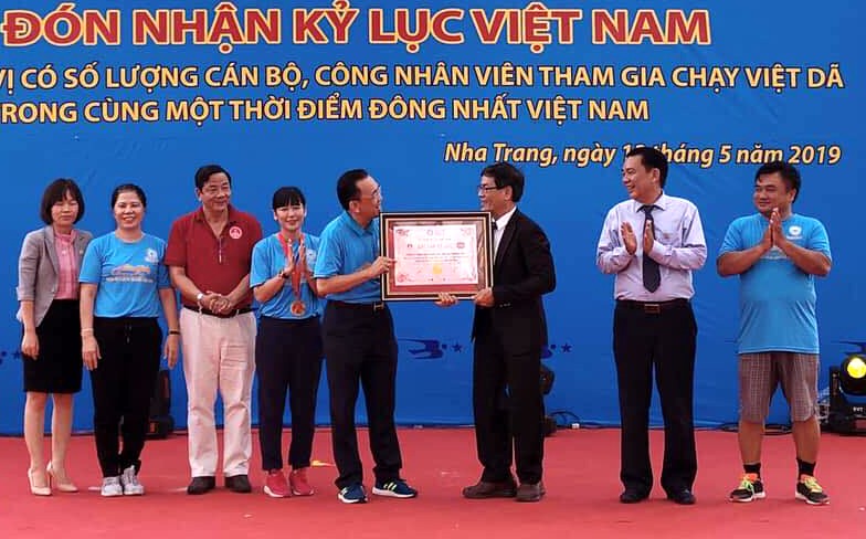 Hàng ngàn công nhân tham gia chạy việt dã lập kỷ lục Việt Nam - Ảnh 11.