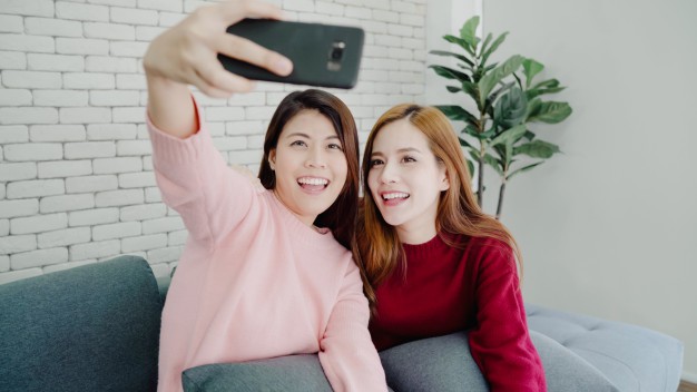 Hẹn hò đồng tính: 4 cách tán tỉnh bạn gái đối với người đồng tính nữ - Ảnh 1. Hẹn hò đồng tính: 4 cách tán tỉnh bạn gái đối với người đồng tính nữ - Ảnh 1.