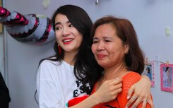 Sao Việt hôm nay (12/5): Tâm thư xúc động của Nhã Phương viết về mẹ, Lan Khuê xác nhận chuyện có em bé