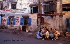 'Xóm giang hồ' Sài Gòn: Vợ bán dâm trên gác, chồng ngồi trước cửa canh chừng