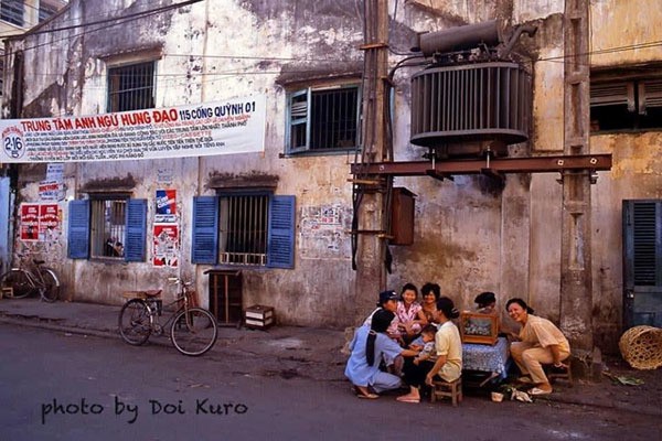 Xóm giang hồ Sài Gòn: Vợ bán dâm trên gác, chồng ngồi trước cửa canh chừng - Ảnh 2. Xóm giang hồ Sài Gòn: Vợ bán dâm trên gác, chồng ngồi trước cửa canh chừng - Ảnh 2.