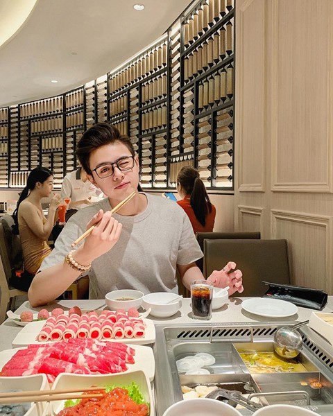 Ngày mưa, rủ bạn bè đi ăn lẩu nóng hổi tại 5 nhà hàng ở TP HCM - Ảnh 1. Ngày mưa, rủ bạn bè đi ăn lẩu nóng hổi tại 5 nhà hàng ở TP HCM - Ảnh 1.