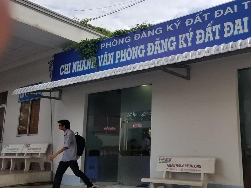 Một giám đốc ở Cà Mau bị kiểm điểm vì... lính nhận hối lộ - Ảnh 1. Một giám đốc ở Cà Mau bị kiểm điểm vì... lính nhận hối lộ - Ảnh 1.